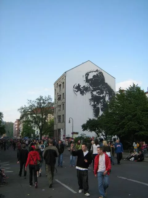 DE Berlin large Astronaut